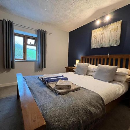 Penuwch Boathouse- Lakeside Rural Cottage Ideal For Families With Indoor Heated Pool Carmarthen Esterno foto