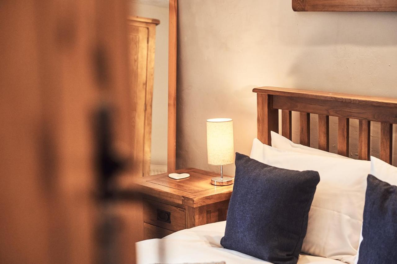 Penuwch Boathouse- Lakeside Rural Cottage Ideal For Families With Indoor Heated Pool Carmarthen Esterno foto