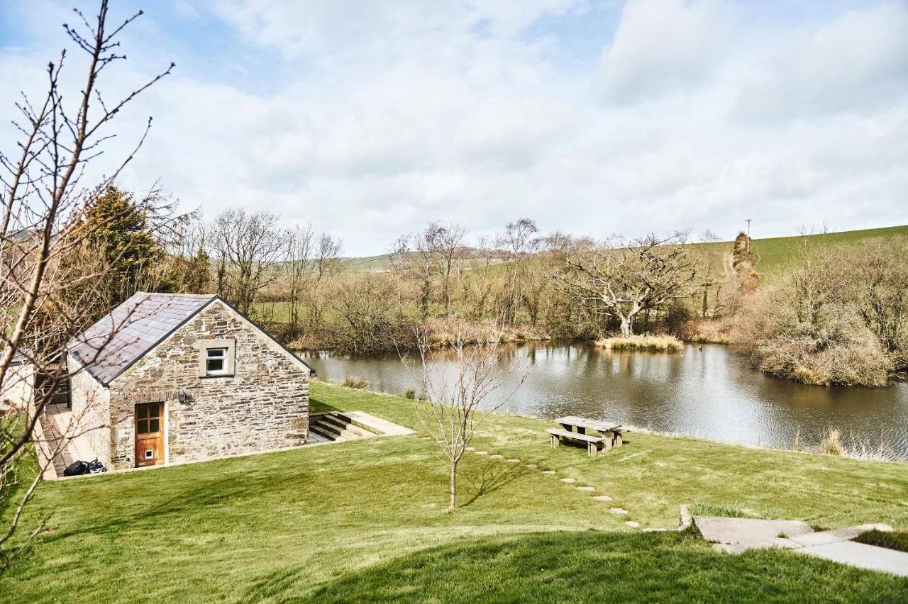 Penuwch Boathouse- Lakeside Rural Cottage Ideal For Families With Indoor Heated Pool Carmarthen Esterno foto