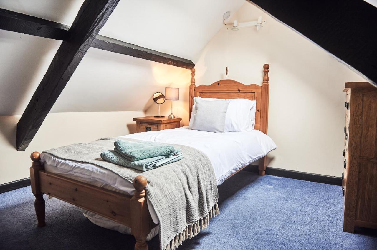 Penuwch Boathouse- Lakeside Rural Cottage Ideal For Families With Indoor Heated Pool Carmarthen Esterno foto