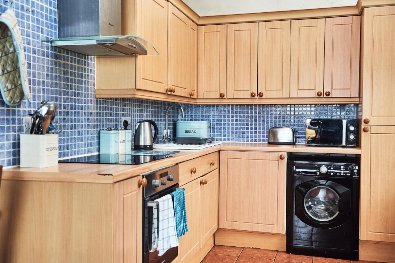 Penuwch Boathouse- Lakeside Rural Cottage Ideal For Families With Indoor Heated Pool Carmarthen Esterno foto